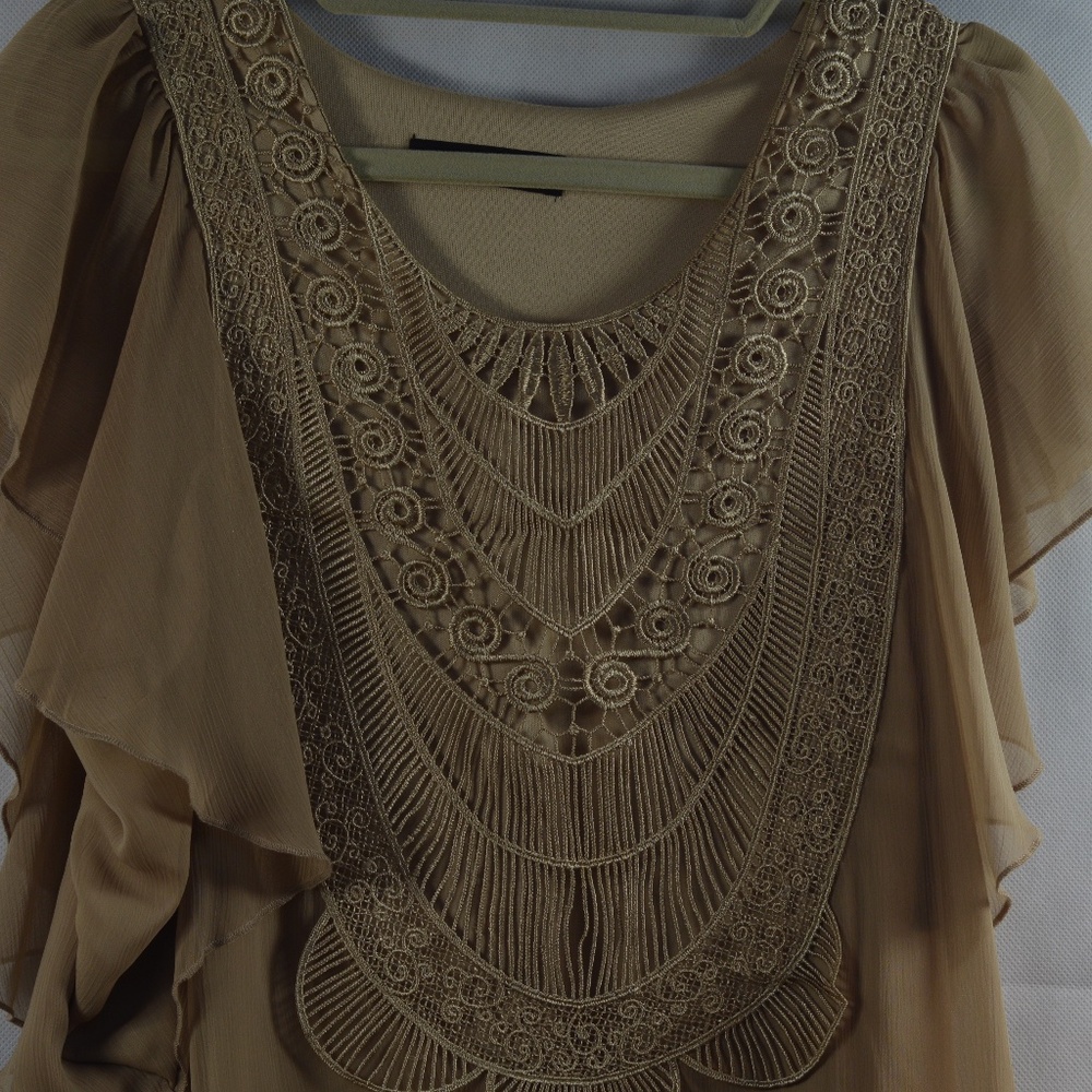 Embellished Tan Chiffon Style Top SZ L Peridot - Picture 5 of 7